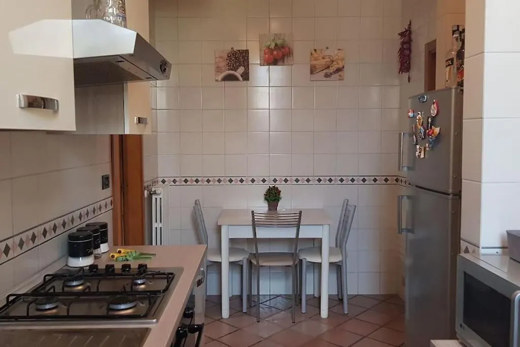 Lovely 11 Guests Flat, Via Tribunali, City Center! Nápoles Apartamento
