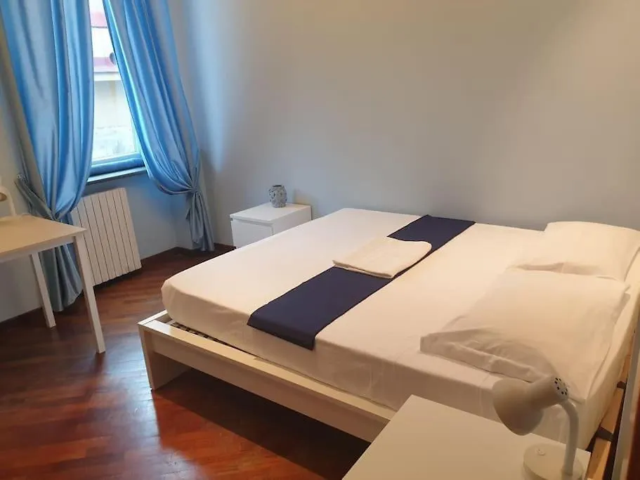 Lovely 11 Guests Flat, Via Tribunali, City Center! Nápoles 0*,