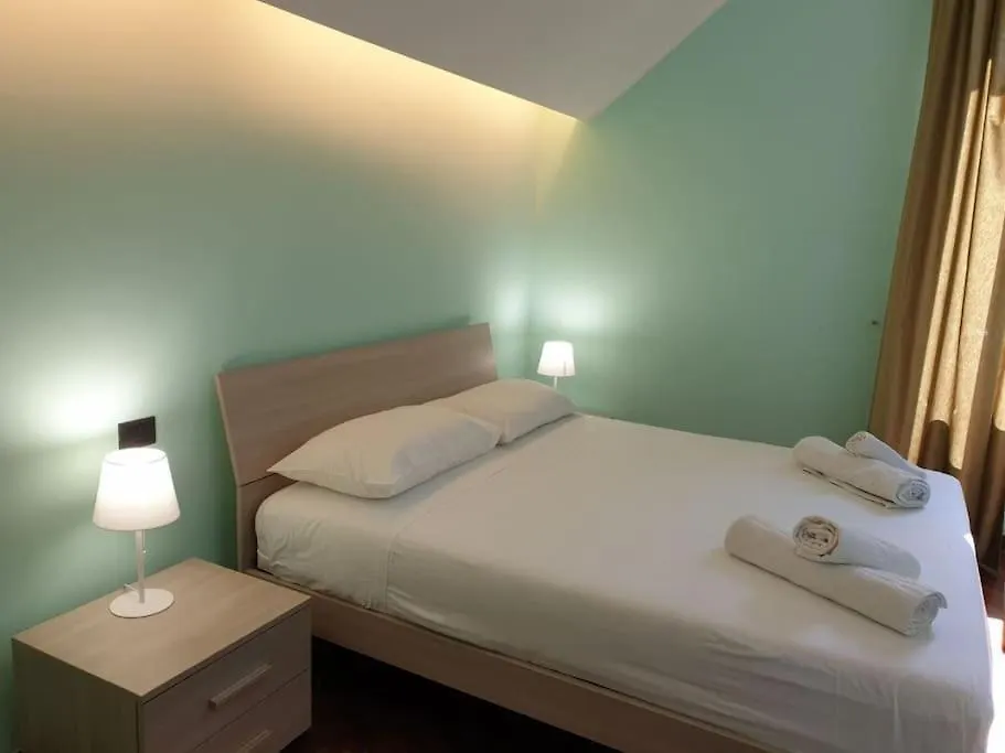 Lovely 11 Guests Flat, Via Tribunali, City Center! Nápoles 0*,  Italia