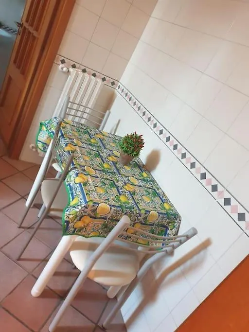 Lovely 11 Guests Flat, Via Tribunali, City Center! Nápoles 0*,