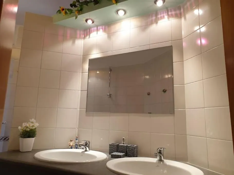 Lovely 11 Guests Flat, Via Tribunali, City Center! Nápoles Apartamento