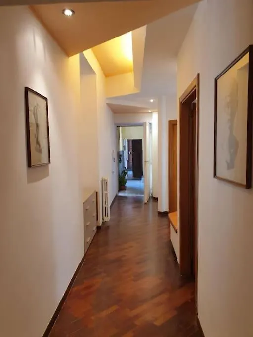 Lovely 11 Guests Flat, Via Tribunali, City Center! Nápoles 0*,
