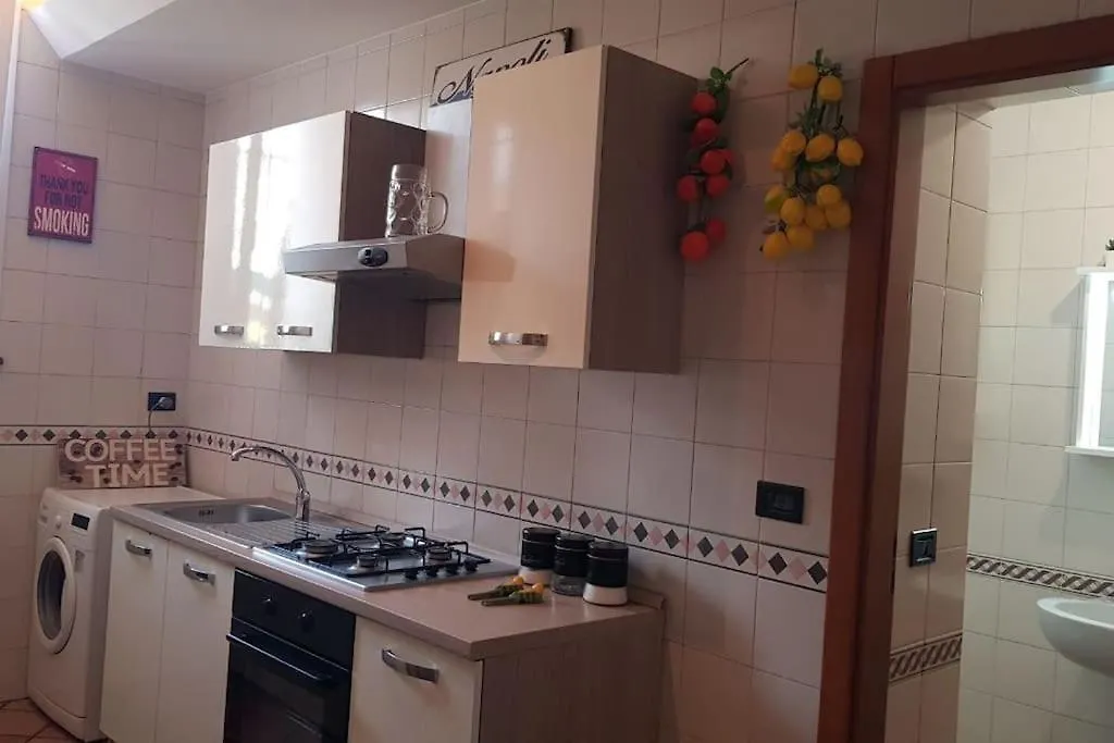Lovely 11 Guests Flat, Via Tribunali, City Center! Nápoles