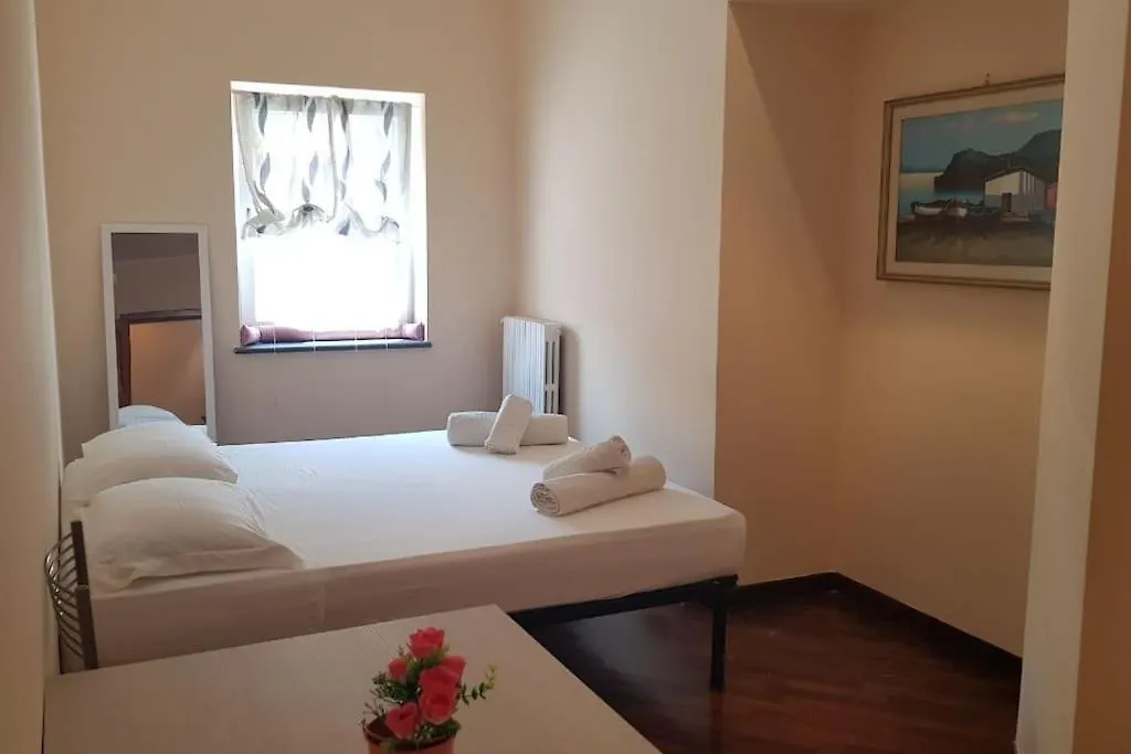 Lovely 11 Guests Flat, Via Tribunali, City Center! Nápoles Apartamento