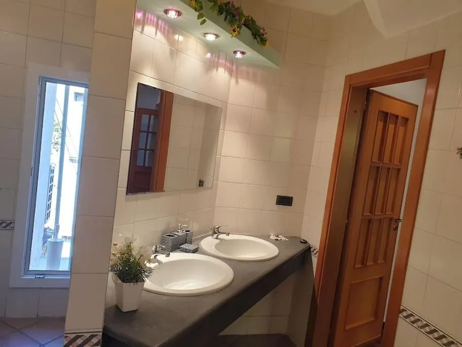 Lovely 11 Guests Flat, Via Tribunali, City Center! Nápoles